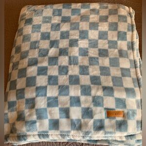 Lucky Brand Sky and Ivory Checkered Throw
